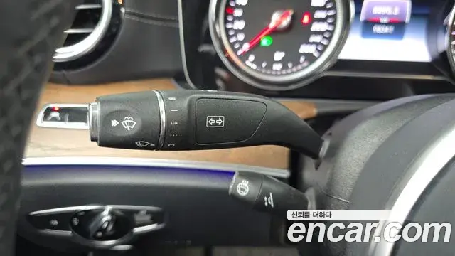 Mercedes-Benz E-Class 2019 — Photo 5/34