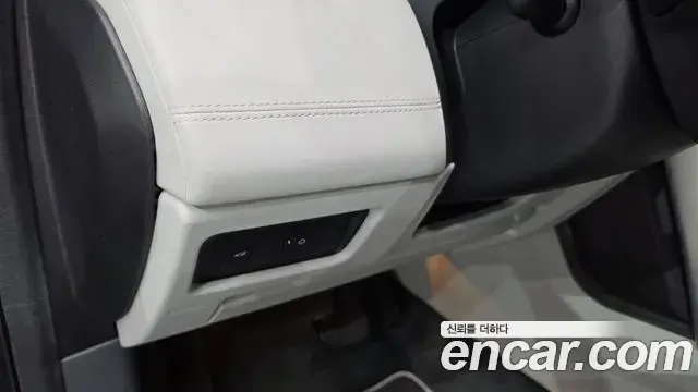Land Rover Discovery Sport 2018 — ფოტო 25/31