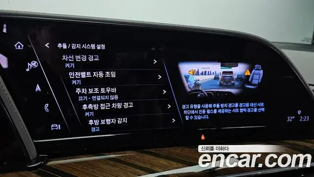 Cadillac Escalade 2023 — Photo 16/20