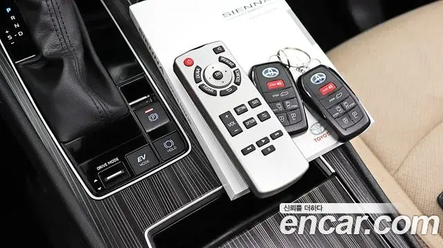 Toyota Sienna 2023 — Şəkil 16/18