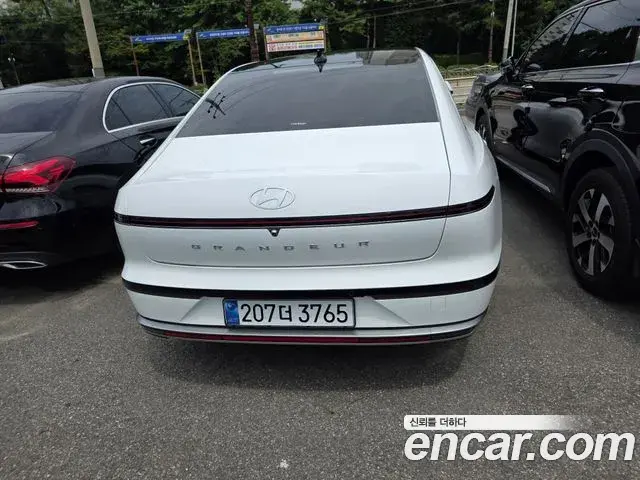 Hyundai Grandeur 2023 — Photo 17/20