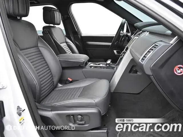 Land Rover Discovery 5 2025 — Photo 8/20