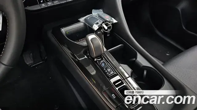 Toyota Crown Crossover 2026 — Photo 9/20