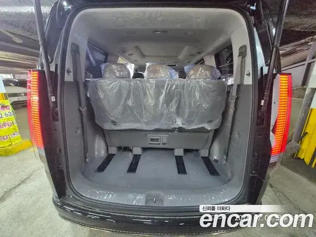 Hyundai Staria 2024 — Photo 5/15