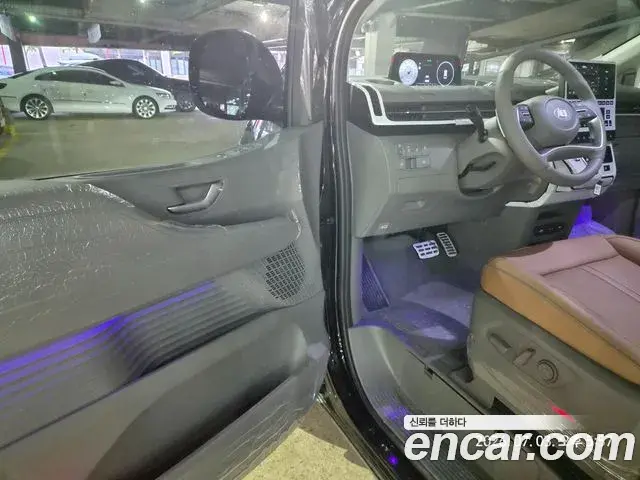 Hyundai Staria 2024 — Photo 13/15