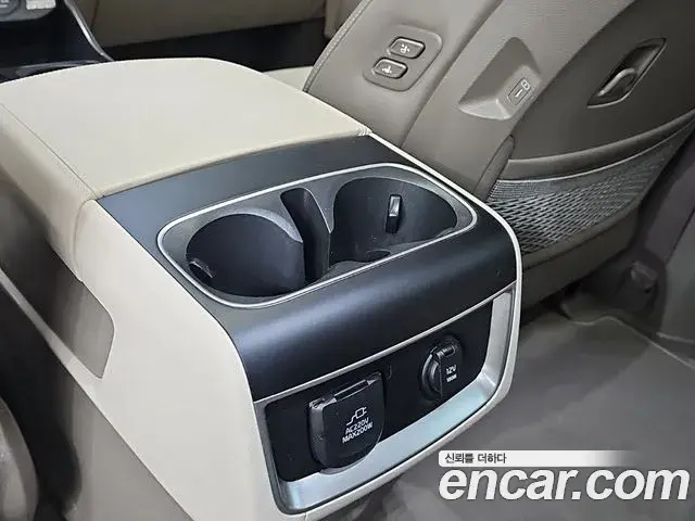 Kia Carnival 2025 — Photo 17/20