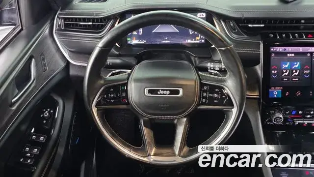 Jeep Grand Cherokee 2021 — ფოტო 32/38