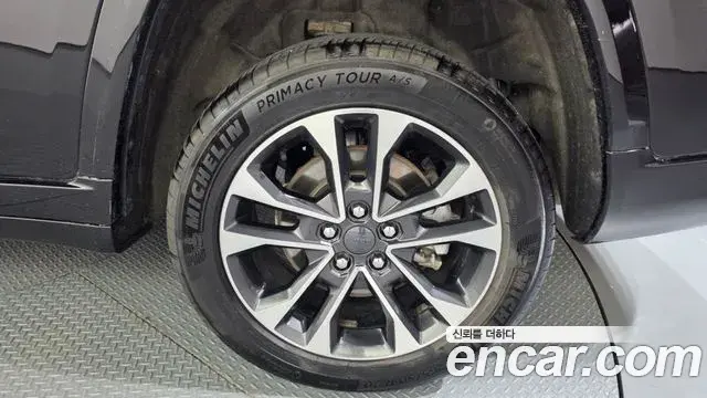 Jeep Grand Cherokee 2021 — ფოტო 25/38