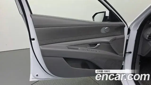 Hyundai The New Avante Hybrid 2023 — Photo 15/31