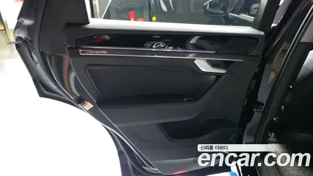 Volkswagen Touareg 2023 — Şəkil 21/30