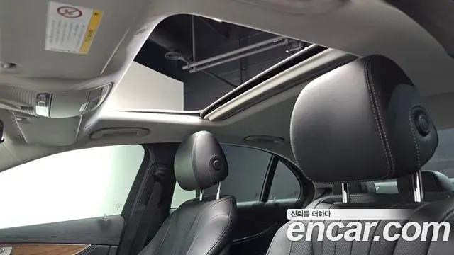 Mercedes-Benz E-Class 2018 — Şəkil 23/30