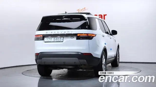 Land Rover Discovery 5 2019 — Фото 4/20