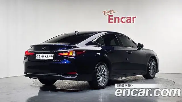 Lexus ES300h 2023 — Şəkil 33/33