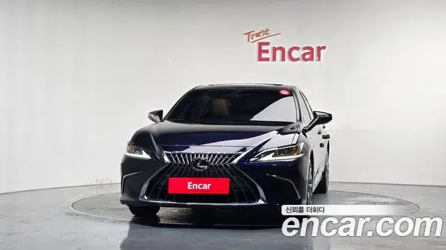 Lexus ES300h 2023 — Şəkil 25/33