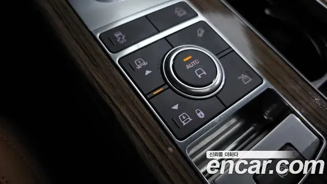 Land Rover Range Rover 2019 — Photo 16/20