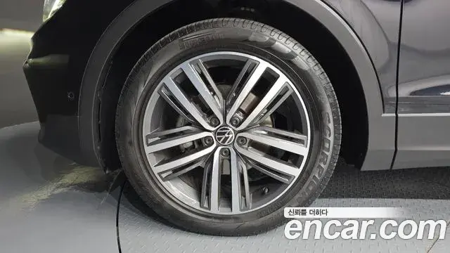 Volkswagen Tiguan 2021 — Şəkil 16/32