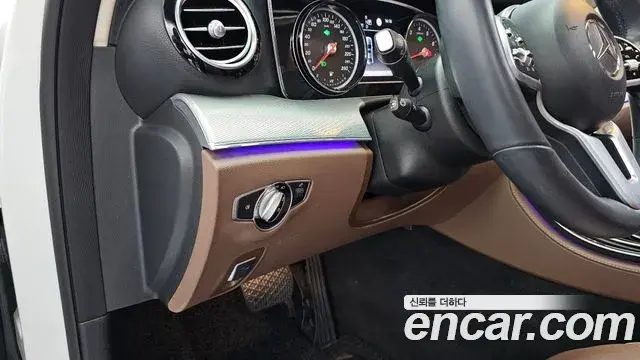 Mercedes-Benz E-Class 2019 — Фото 18/20