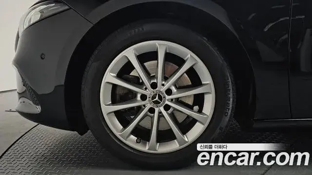 Mercedes-Benz A-Class 2020 — Şəkil 20/33