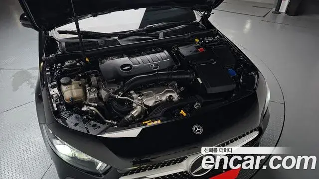 Mercedes-Benz A-Class 2020 — Şəkil 28/33