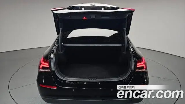 Mercedes-Benz A-Class 2020 — Şəkil 13/33