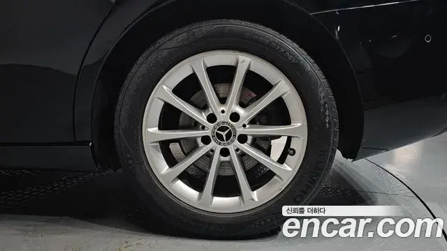 Mercedes-Benz A-Class 2020 — Şəkil 19/33