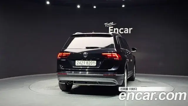 Volkswagen Tiguan 2020 — ფოტო 12/20