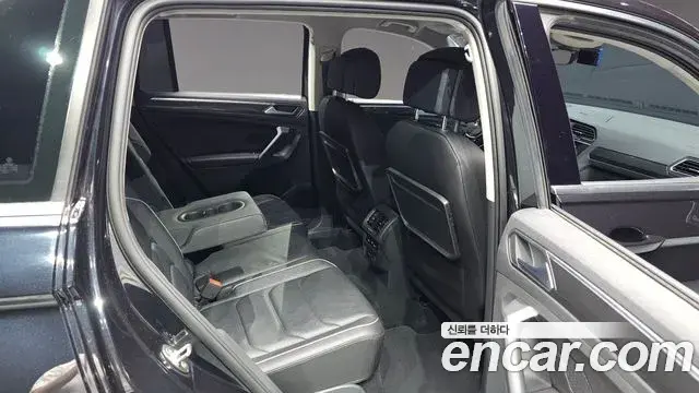 Volkswagen Tiguan 2020 — ფოტო 5/20
