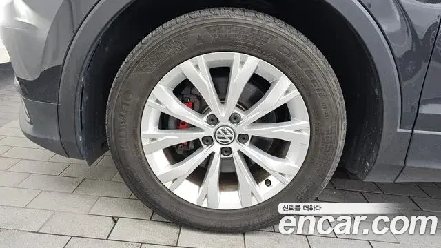 Volkswagen Tiguan 2018 — Photo 22/34