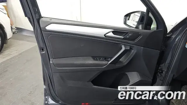 Volkswagen Tiguan 2018 — Photo 15/34