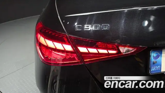 Mercedes-Benz C-Class 2023 — Photo 8/32