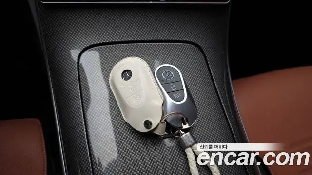 Mercedes-Benz C-Class 2023 — Photo 24/32