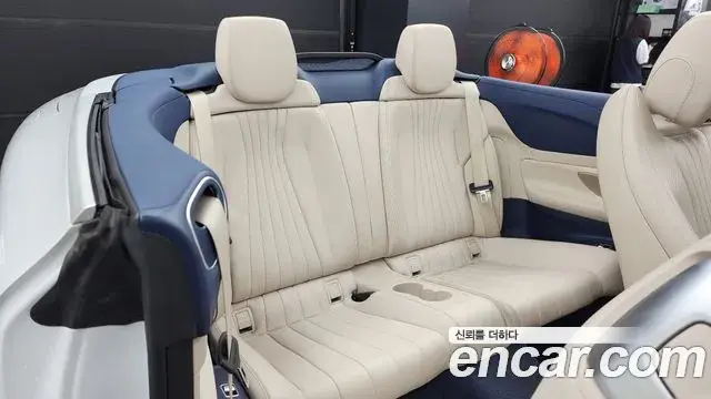 Mercedes-Benz E-Class 2022 — Photo 12/20