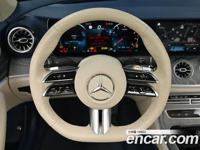 Mercedes-Benz E-Class 2022 — Photo 15/20