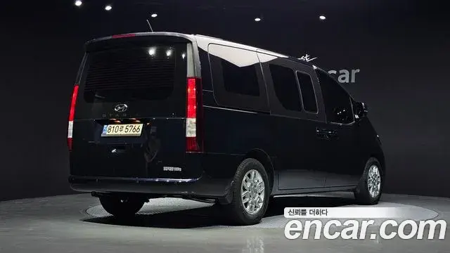 Hyundai Staria 2022 — Photo 1/31