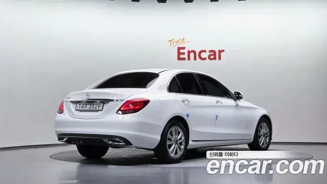 Mercedes-Benz C-Class 2019 — Фото 2/20