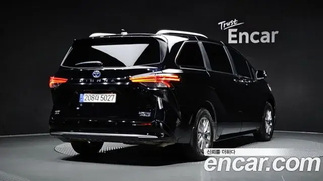 Toyota Sienna 2024 — Photo 1/20