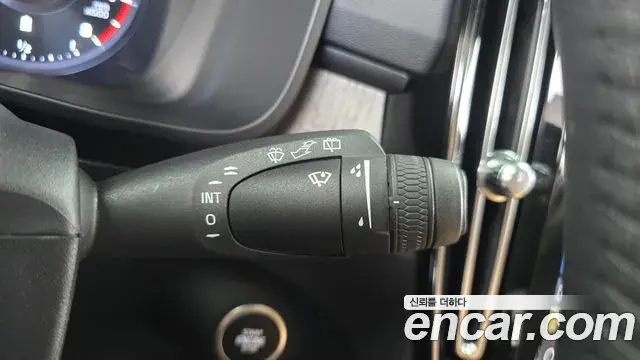 Volvo XC40 2020 — ფოტო 10/32