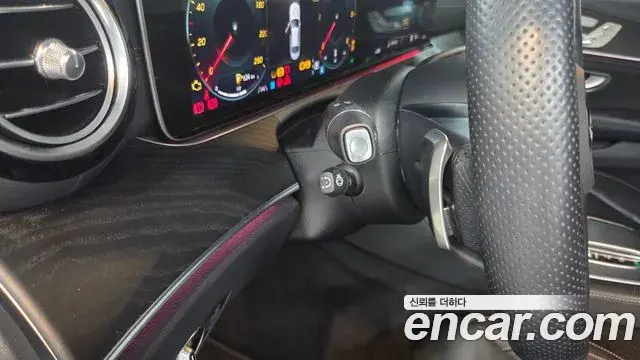 Mercedes-Benz E-Class 2022 — Photo 17/20