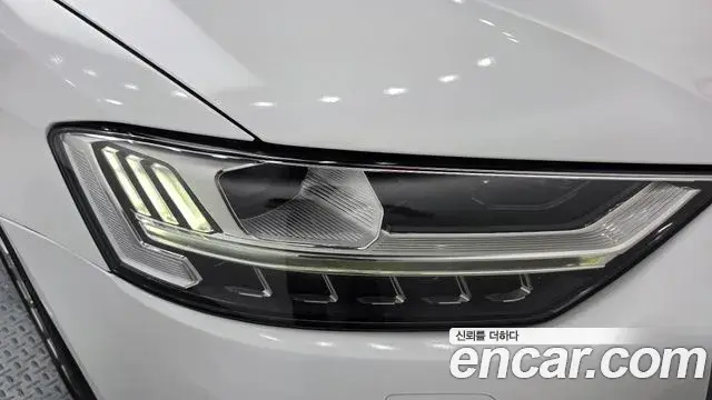 Audi A8 2018 — Şəkil 12/35