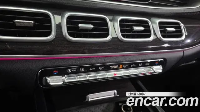 Mercedes-Benz GLE-Class 2021 — ფოტო 30/37