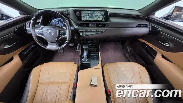 Lexus ES300h 2021 — Photo 7/20