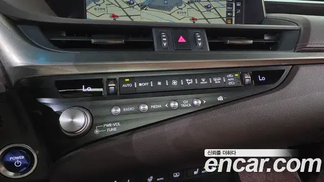 Lexus ES300h 2021 — Photo 12/20