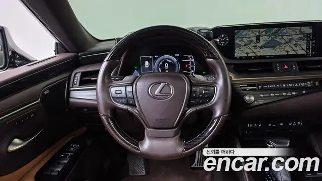 Lexus ES300h 2021 — Photo 14/20