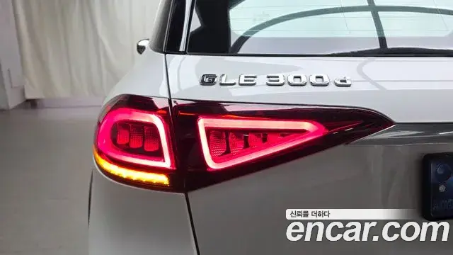 Mercedes-Benz GLE-Class 2021 — ფოტო 16/34