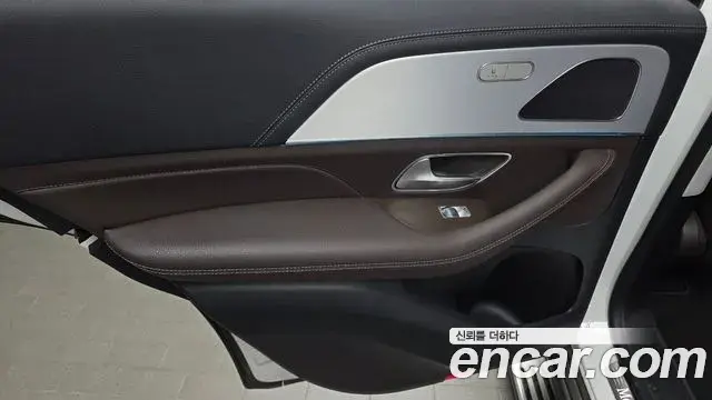 Mercedes-Benz GLE-Class 2021 — ფოტო 23/34