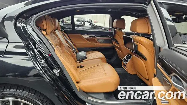 BMW 7 Series 2020 — Photo 12/20