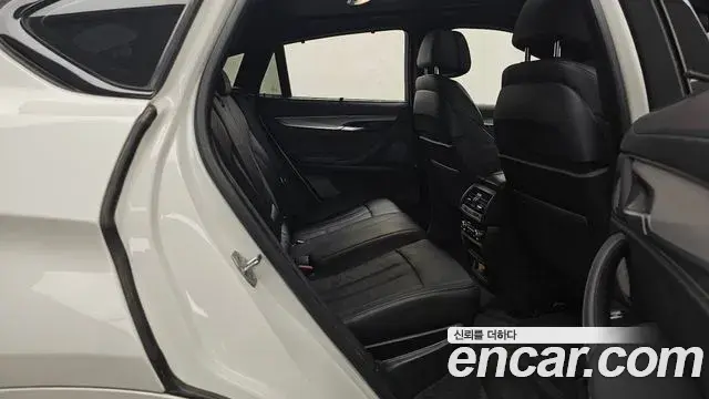 BMW X6 2018 — Şəkil 14/20