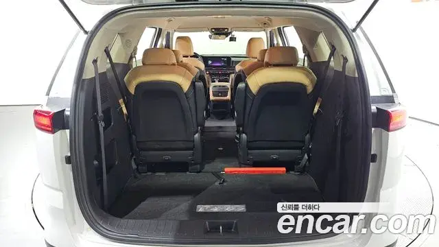 Kia Carnival 2022 — Şəkil 17/20