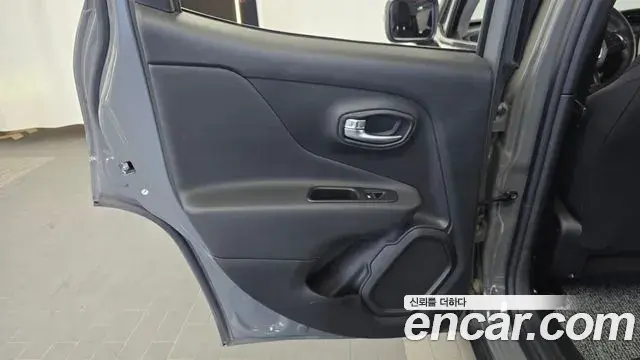 Jeep Renegade 2022 — Şəkil 14/32