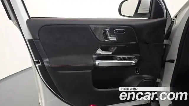 Mercedes-Benz GLB-Class 2023 — Photo 6/33